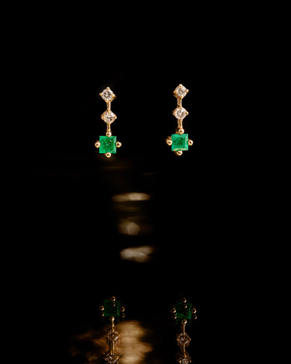 18k yellow gold diamonds and emerald short earrings